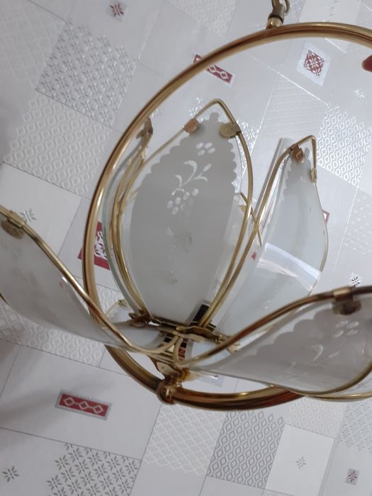 Люстра. В хорошем состоянии.