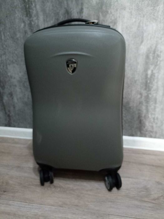 Чемодан 32-47-18 см (ручная кладь)