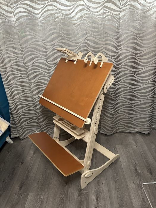 Конторка. Растущая парта. Рабочий стол. Мольберт