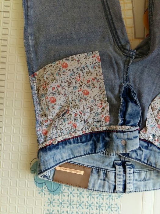 Джинсы Stradivarius фирменные