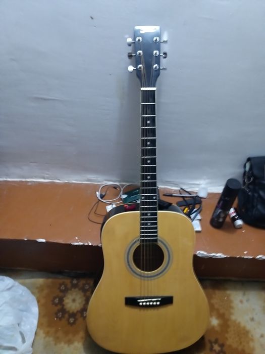 Akustik gitara razmer 41