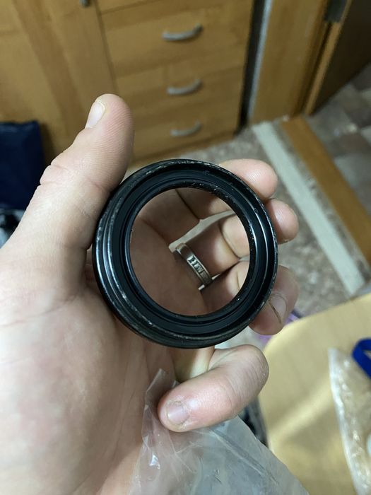 Продам сальник на мазду