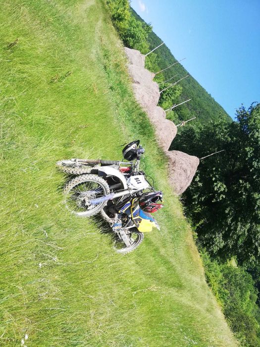 Vând sau schimb cu 4t husqvarna cr 250cc 2t pawer valve