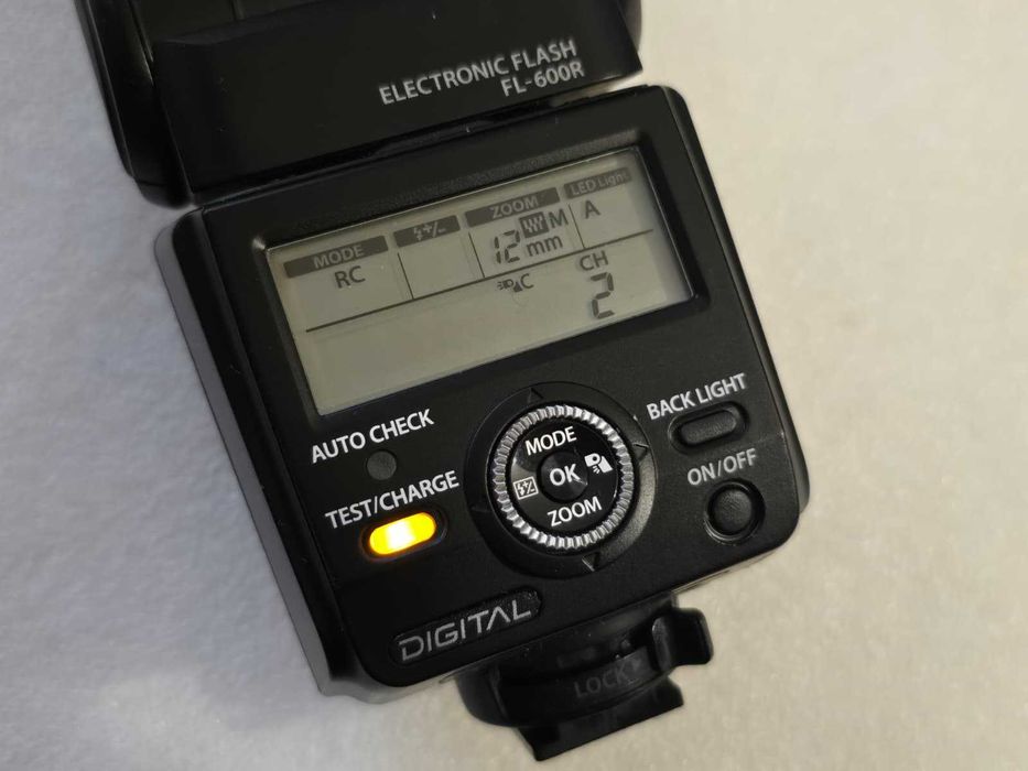 Blit Olympus FL-600R Electronic Flash, Wireless RC, LED 12mm