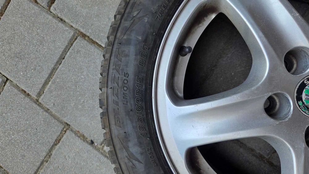 4 зимни гуми Bridgestone Blizzak LM005 185/60 R15 с алуминиеви джанти