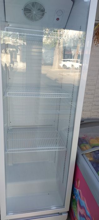 Витриный холодильник
