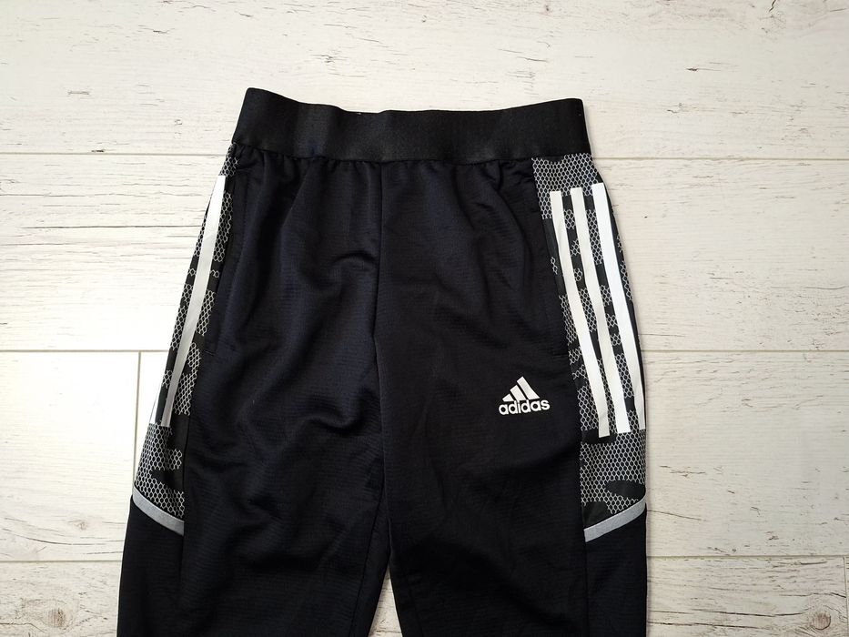 Adidas-Ориг. Детско долнище Ново!