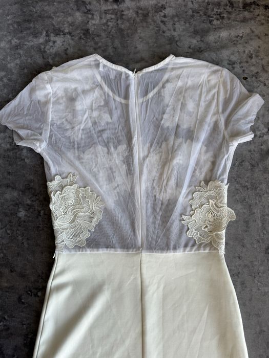 Бяла официална вечерна рокля