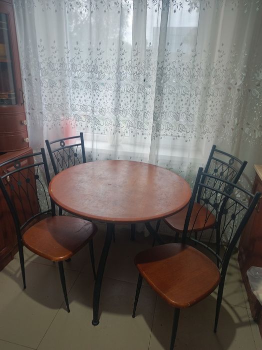 Продам комплект стол, стулья