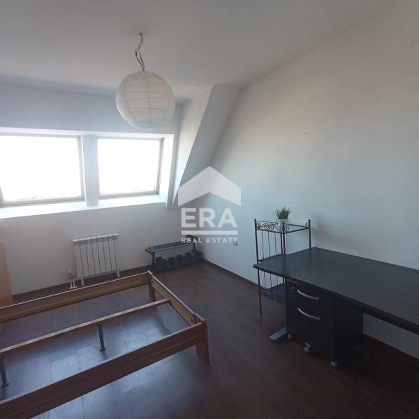 ЕРА Фаворит предлага ексклузивно под наем уютен тристаен апартамент в