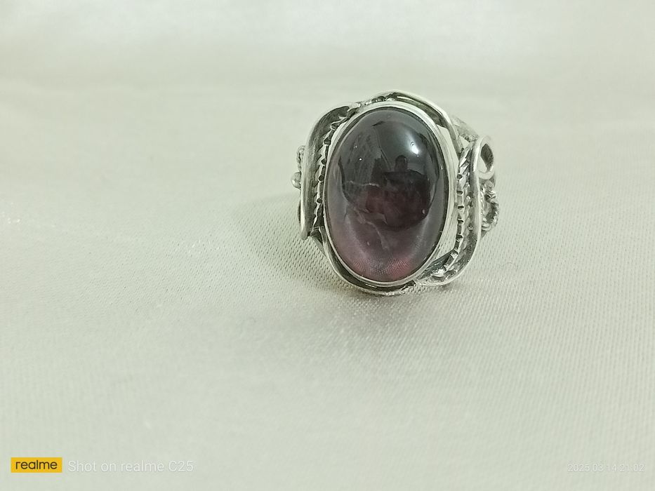 Серебряное кольцо с гранатом.