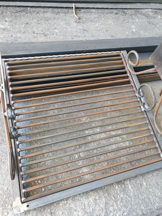 Скари за барбекюта и камини