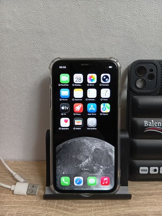 Iphone 11 .  Акб 75%     .