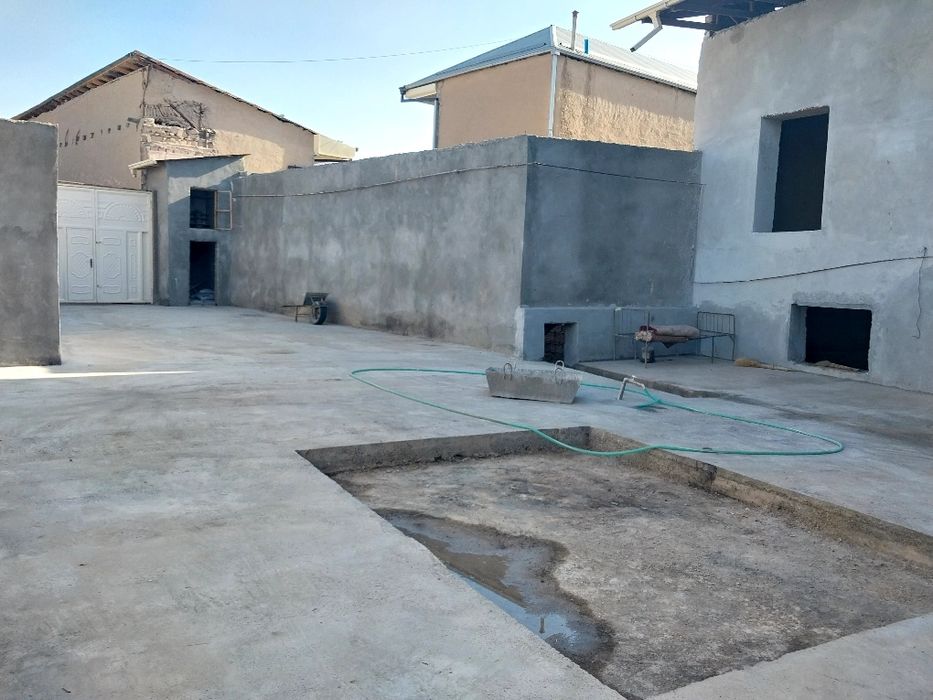 Hovli sotiladi   Motrid