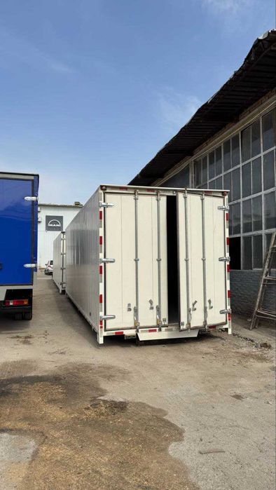 Фургон (контейнерного типа), длина 8.5 метров