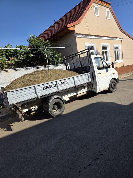 Balastru, pamant, nisip, materiale de constructii, moloz