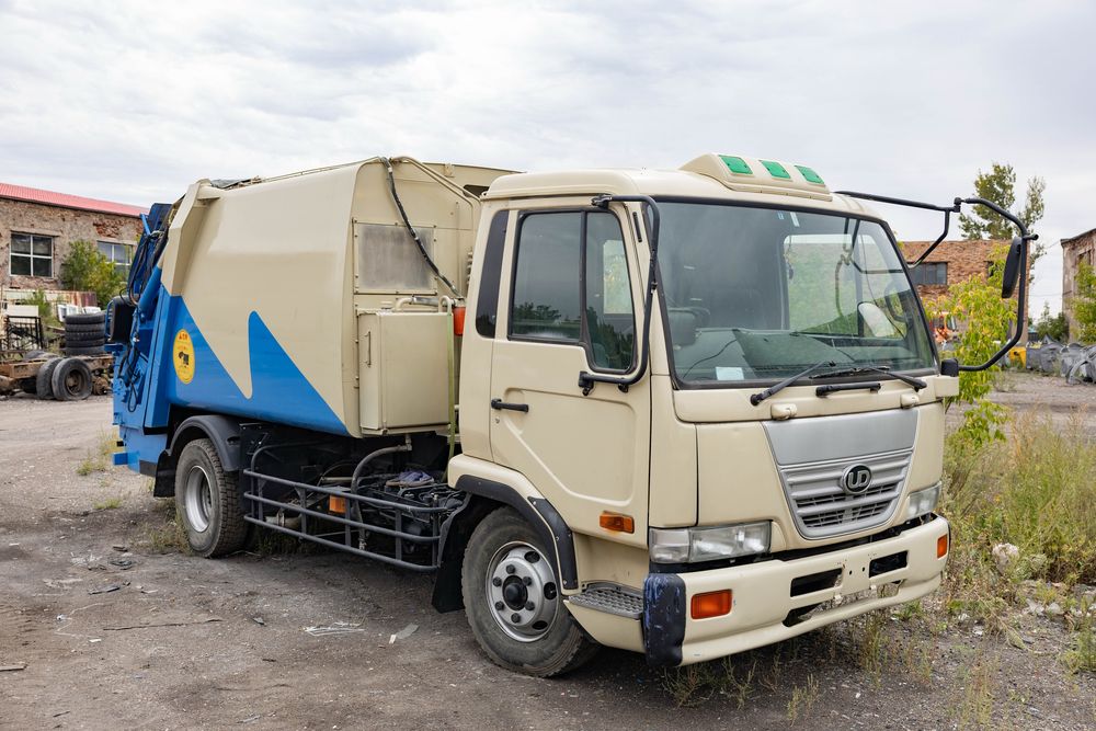 Мусоровоз Nissan