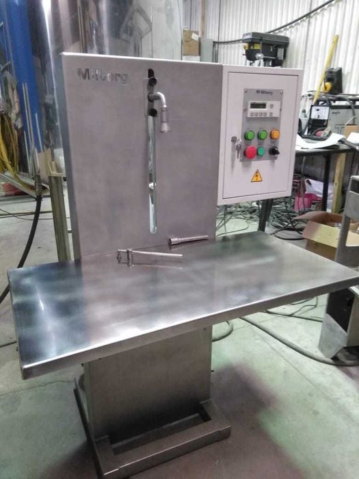 Установка, дозатор для розлива в бутылки воды молока соков кумыса