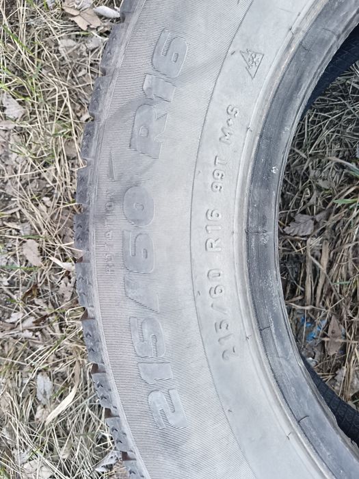 Продам шины 215/60/16 всесезонные Pirelli.