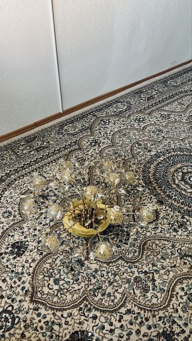 Продам люстру в отличном состояний