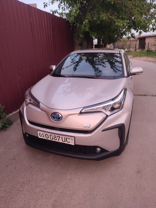Логотип эмблема Toyota CH-R 2022года электро
