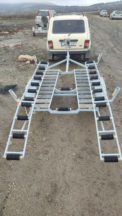 Надуваема лодка 3,80м. с  колесар