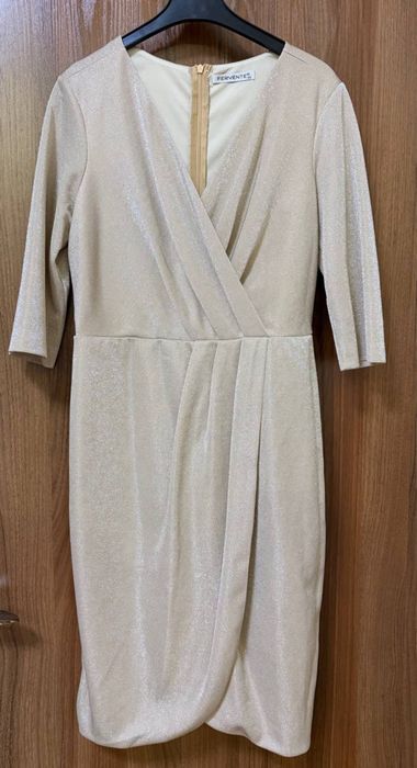 Разгружаю гардероб. Платья шикарные, на выход