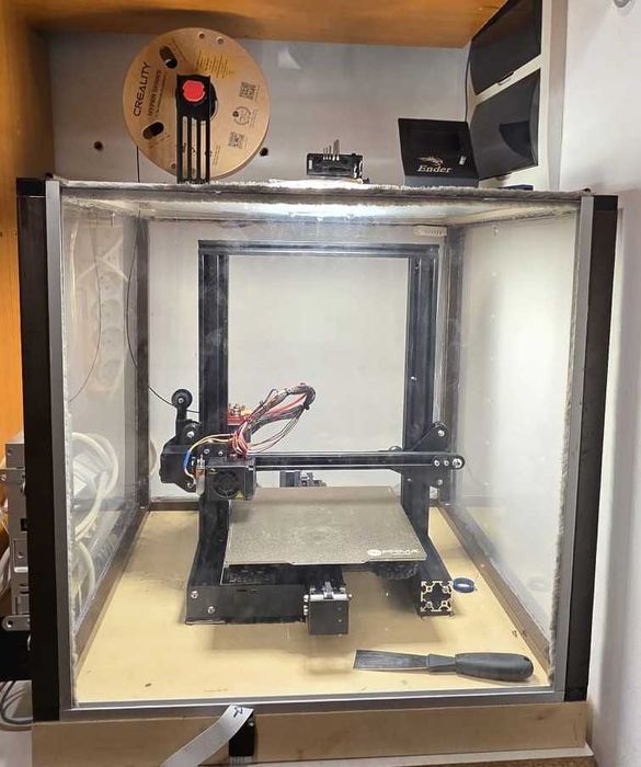 Imprimantă 3D Creality Ender 3 Pro cu upgrade-uri multiple, BLTouch, carcasă, accesorii multiple