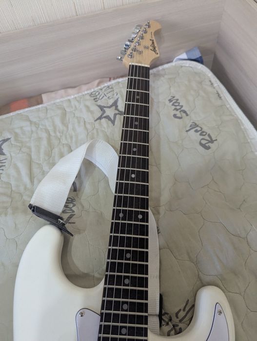 Продам новую гитару и комбик