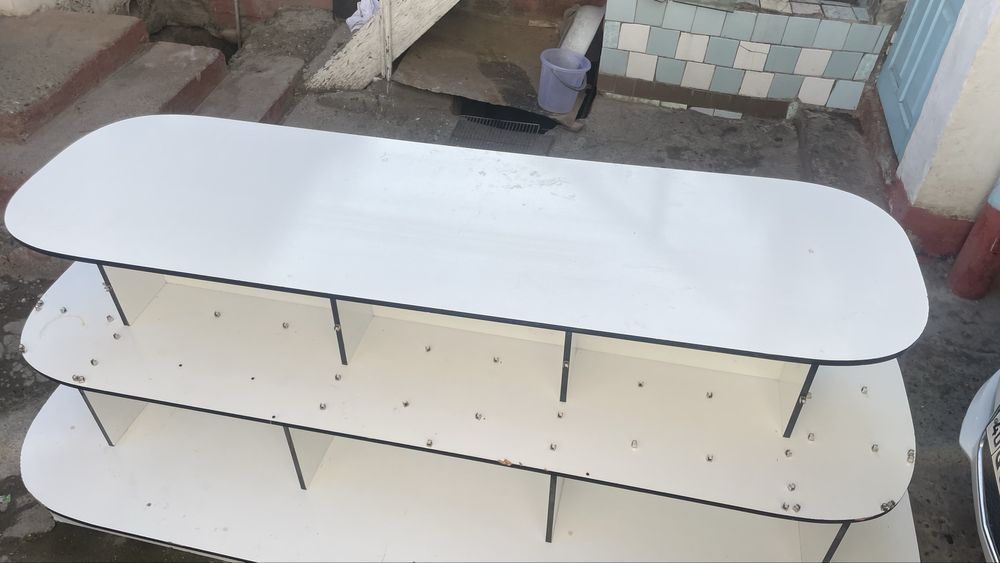 Vitrina va pastavka polka kelishtirib beramiz srochna sotiladi