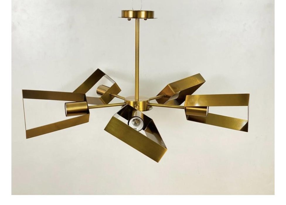 Продам Люстру цоколь Е27