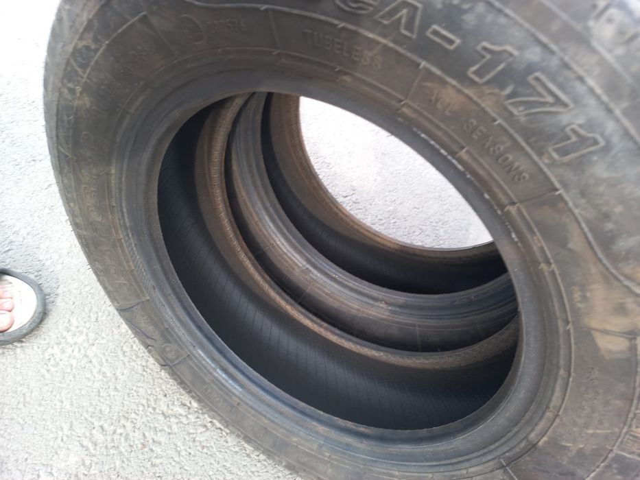 Продам две шины размер 195/70R15C