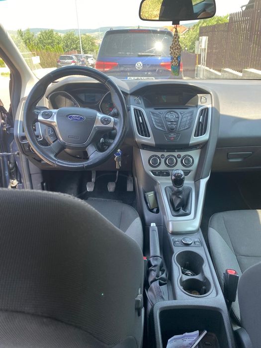 Vând Ford Focus.
