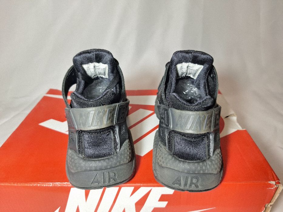 Nike Air Huarache DH4439-001 |

36 | Negru | Originali | Adidaş
