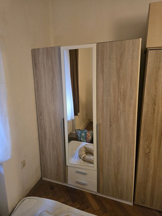 2 Dulapuri de vanzare