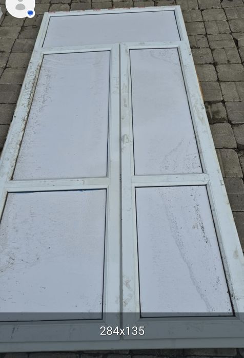 Пластиковые двери с косяками