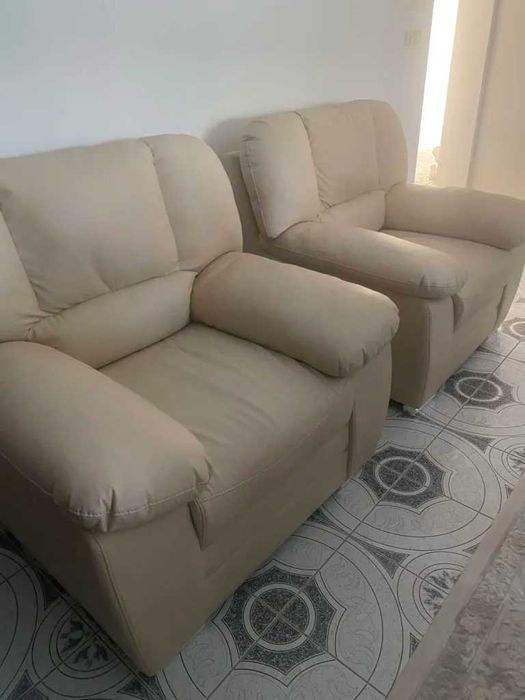 Fotolii crem elegante stare foarte bună