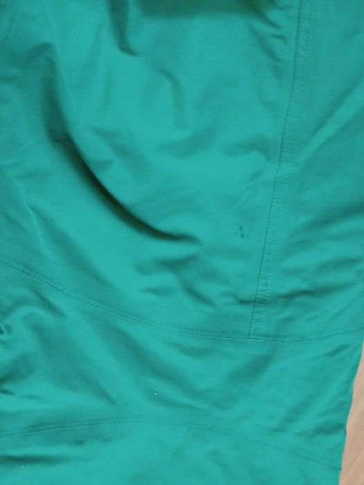 Панталон Nike ACG Goretex size M
Зелен е на цвят е с изолация. Носен е