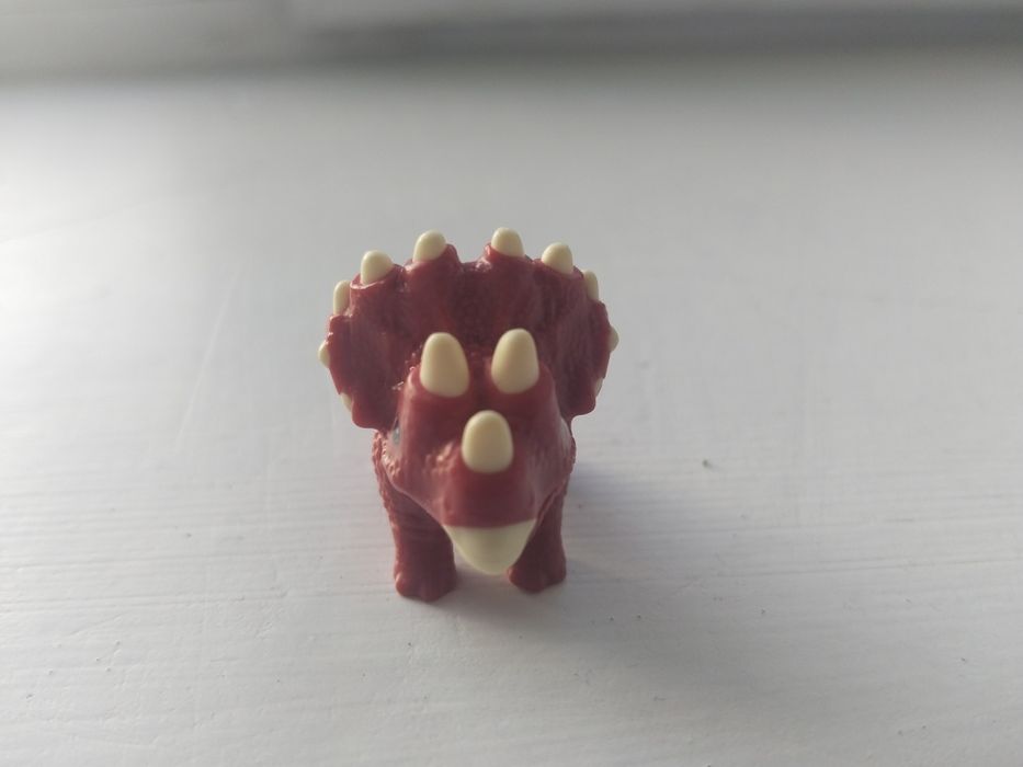 Продам трицератопса от киндер