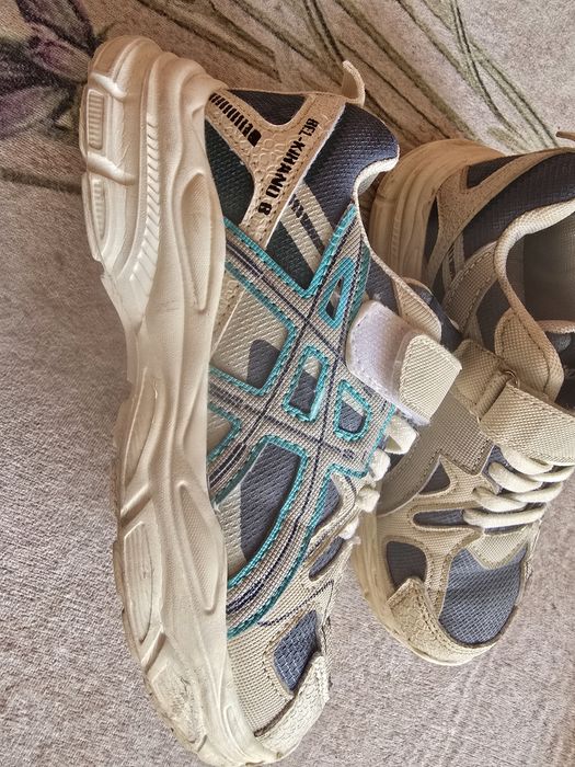 Продам кроссовки Asics