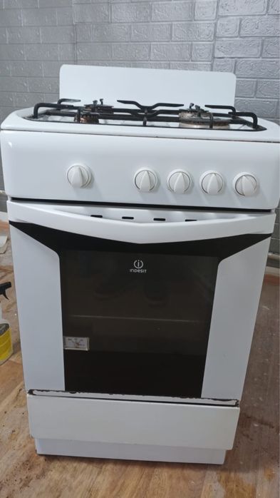 Продам газплиту indesit