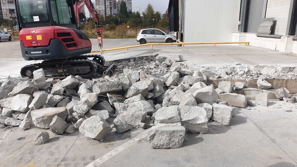 Услуги с мини багер 2.7 ,Хидравличен чук 150 кг,Самосвал и Бобкат