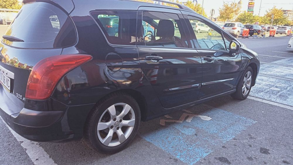 vind PEUGEOT 308 diesel inscrisa 2015 numai 113000 km