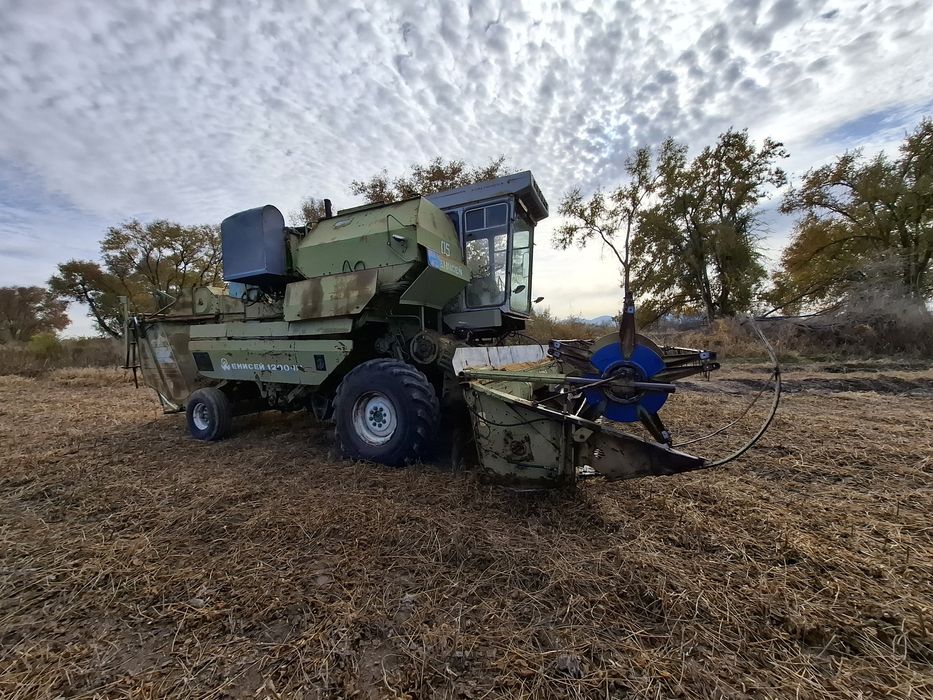 Продаётся комбайн Енисей 2003 года