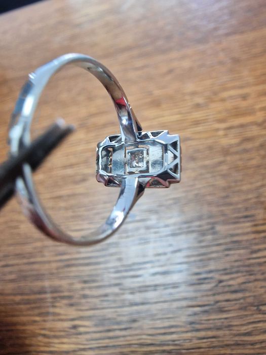 Дамски Златен Пръстен с ДИАМАНТ - Заложна къща Галерия 65