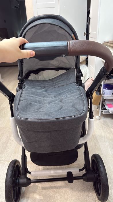 Продам детскую коляску 3 в 1