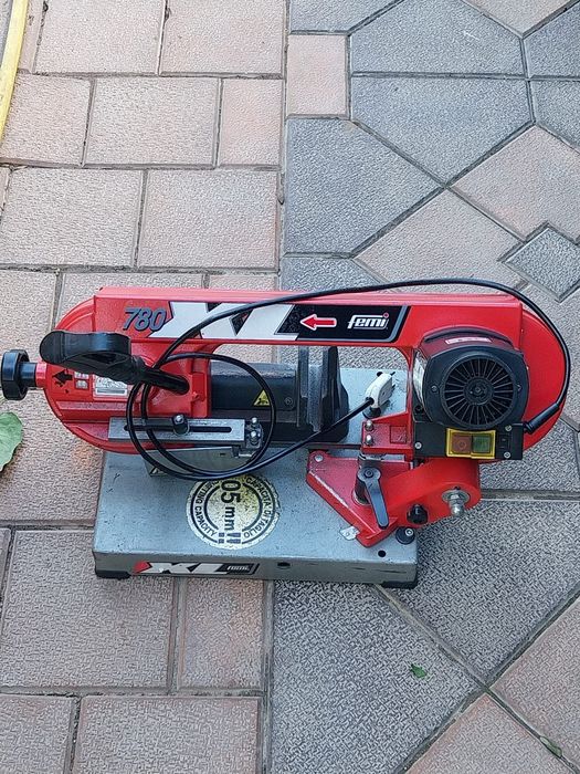 Mașina cu banda ptr. debitat fier FEMI XL 780 că și noua