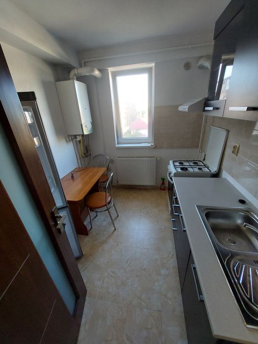 Închiriez apartament cu 2 camere în zona Păcii, pe strada Drumul Bacriului nr. 30. Saltea nouă. Proaspăt zugrăvit integral. Es — fotografia 2