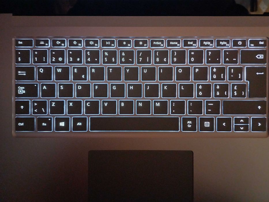 15" 2K IPS Тъч Microsoft Surface LAPTOP /RYZEN 5/8GB RAM/512GB SSD