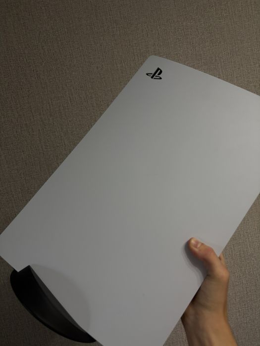 Продаю игровую консоль PS 5